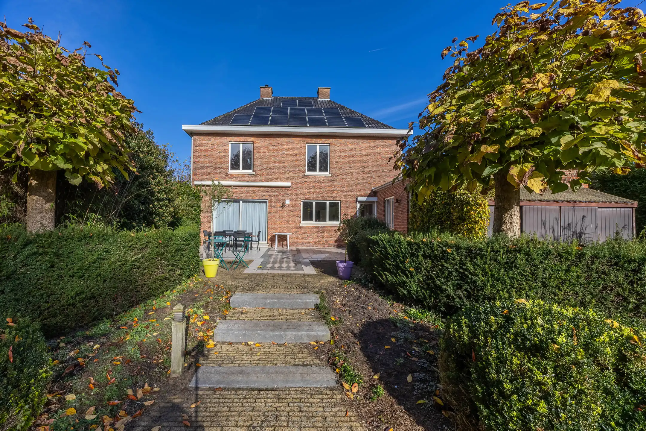Karaktervolle en ruime vrijstaande woning met prachtige tuin foto 17