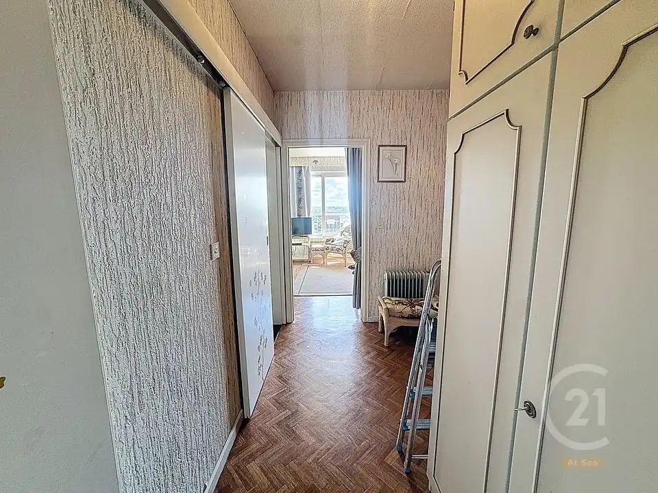 Zonnige studio met slaaphoek en terras in hartje Middelkerke foto 11