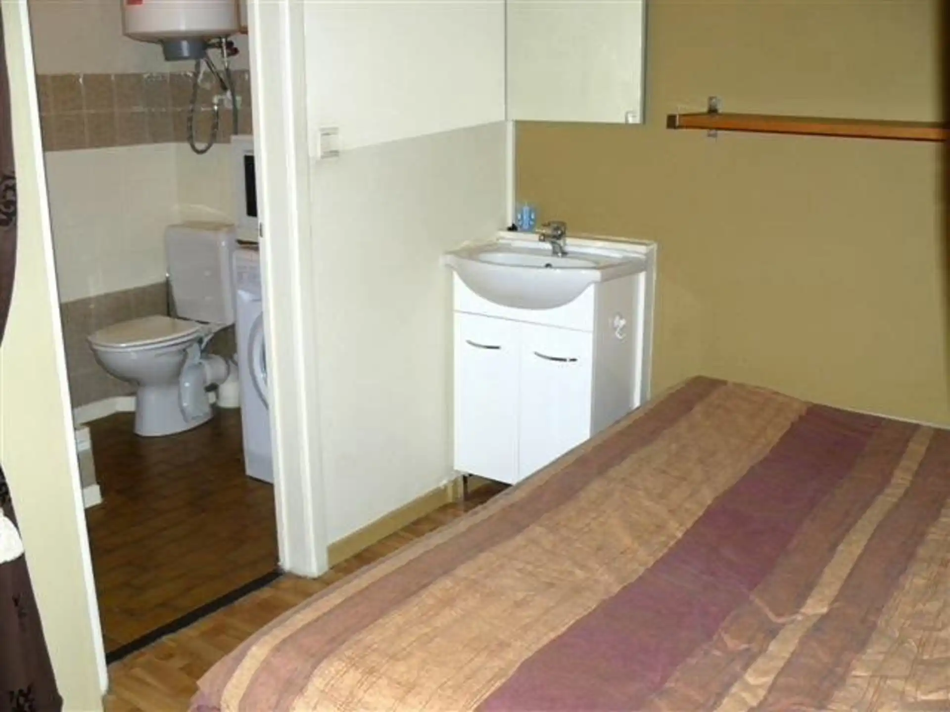 Studio in Genk-Centrum - ideaal voor eigen gebruik of als investering! foto 4