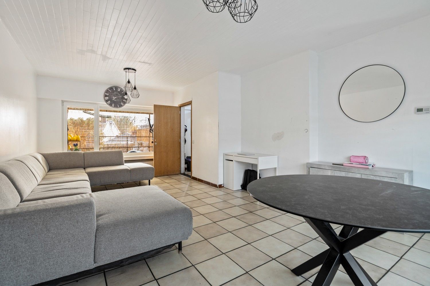 Op te frissen woning op toplocatie met 3 slaapkamers, zolder en kelder te Lier foto 3