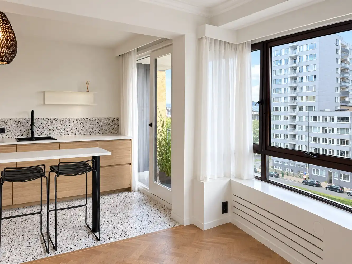 Hoogwaardig gerenoveerd en bijzonder elegant appartement met terras langs de Leie en panoramisch zicht over de stad Gent foto 4