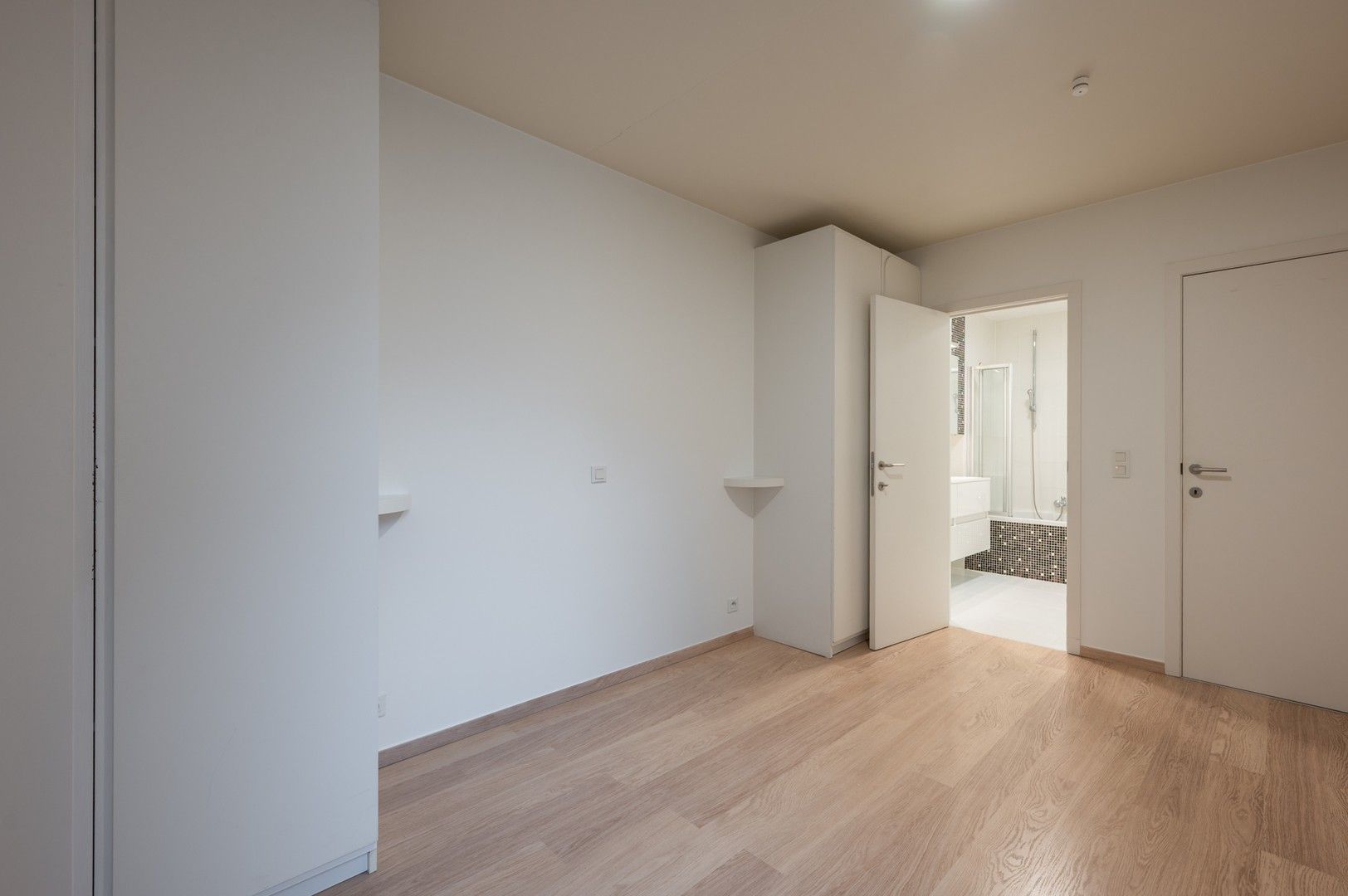 Hedendaags en lichtrijk appartement, centraal gelegen in Knokke. foto 16