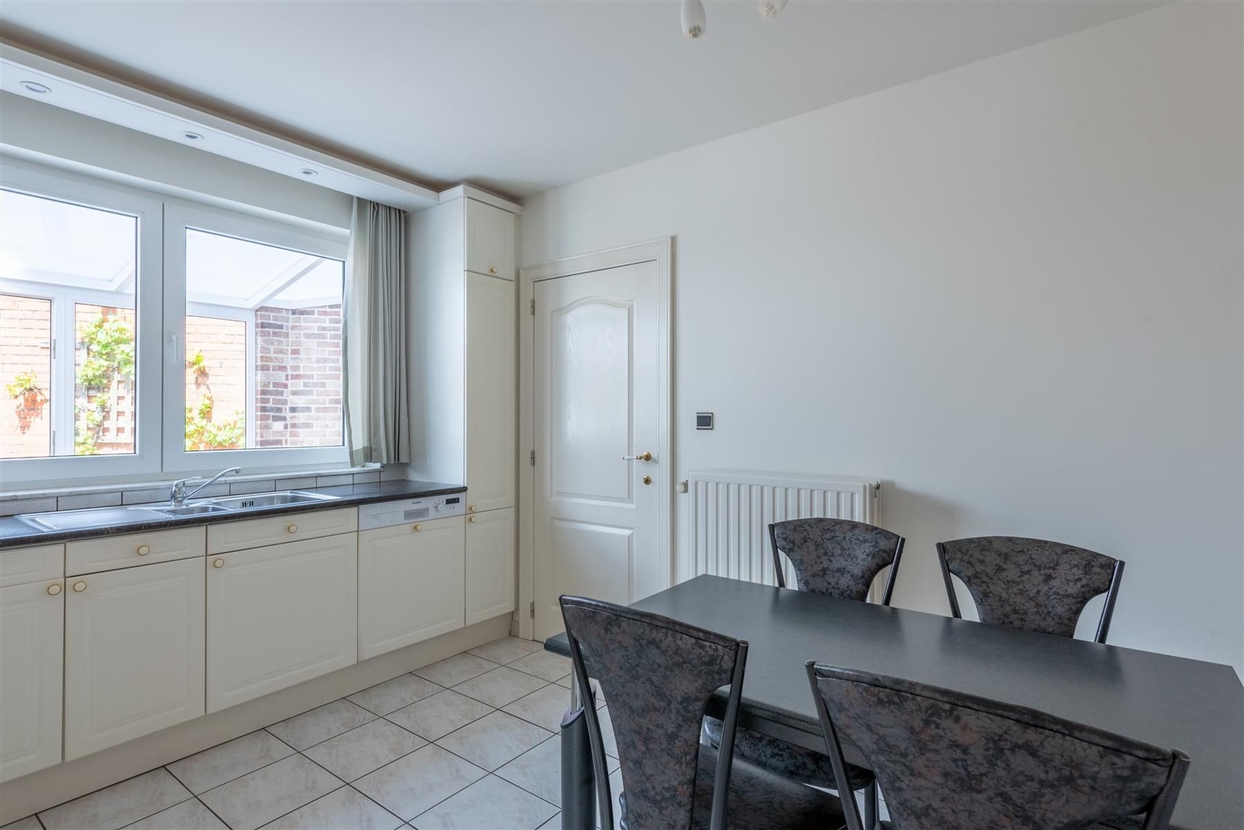 Gelijkvloersappartement met garage foto 9