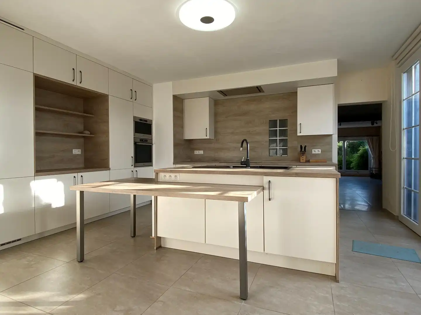 Hedendaagse woning met 5slks, tuin, vernieuwd dak, zonnepanelen,.. foto 3