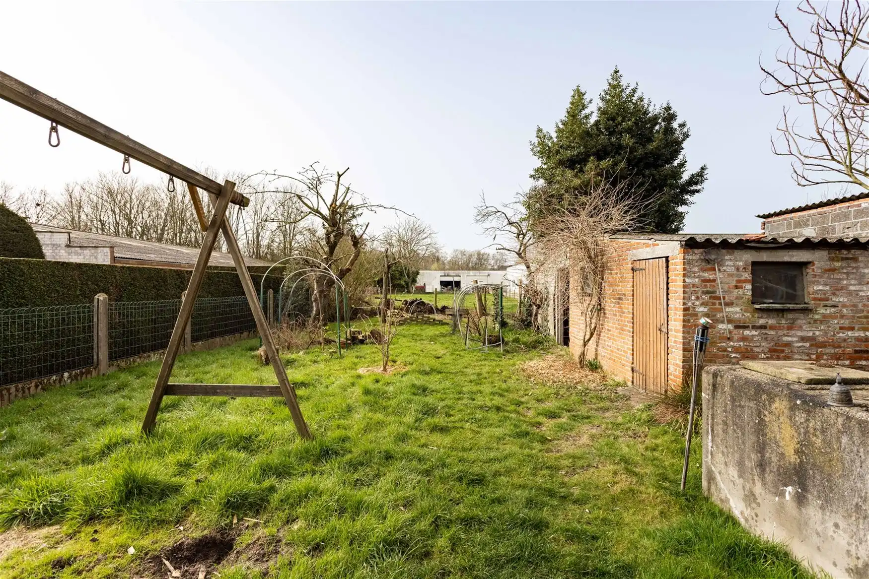 Een huis met karakter. Een tuin met sfeer foto 22