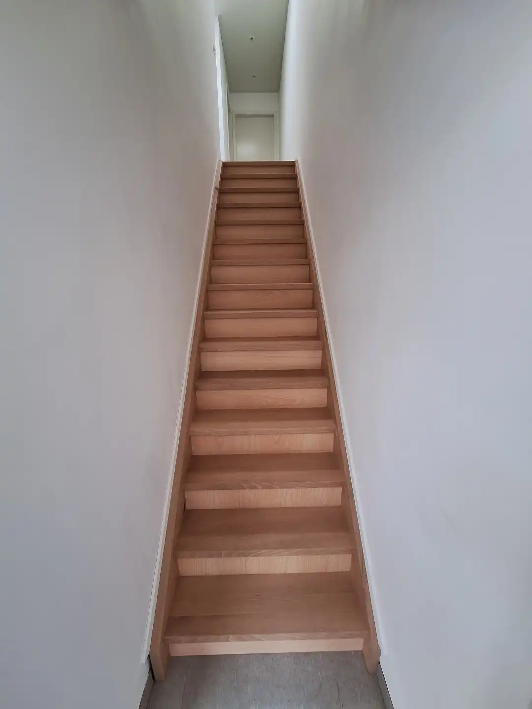 Gerenoveerde woning met 3 slaapkamers, diepe tuin en private parkeerplaats foto 9