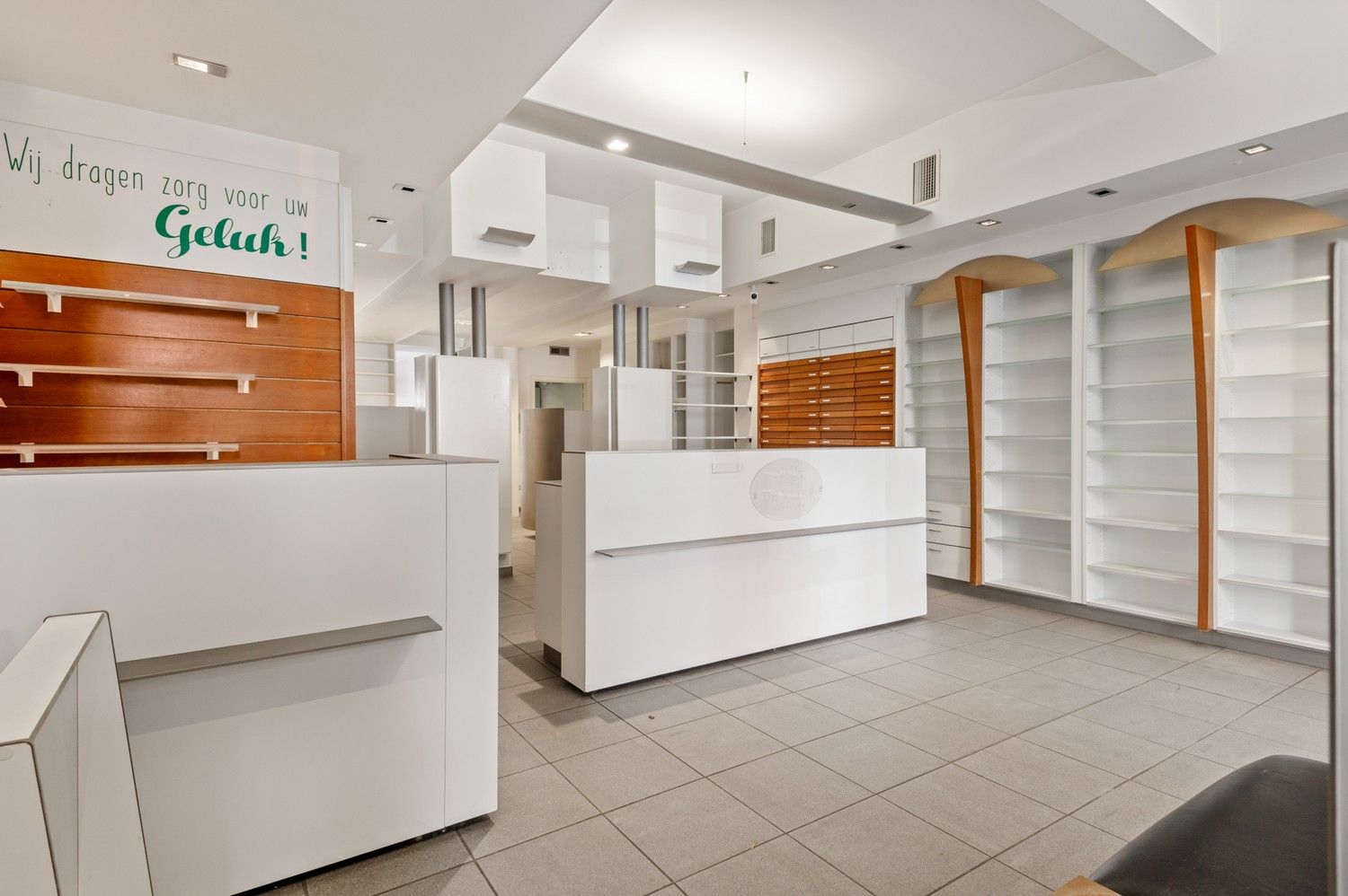 Handelspand met duplex in het centrum van Wijnegem! foto 4
