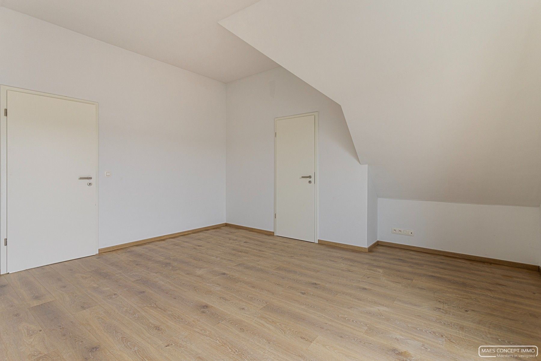 Nieuwbouwwoning te koop in centrum Outrijve foto 17