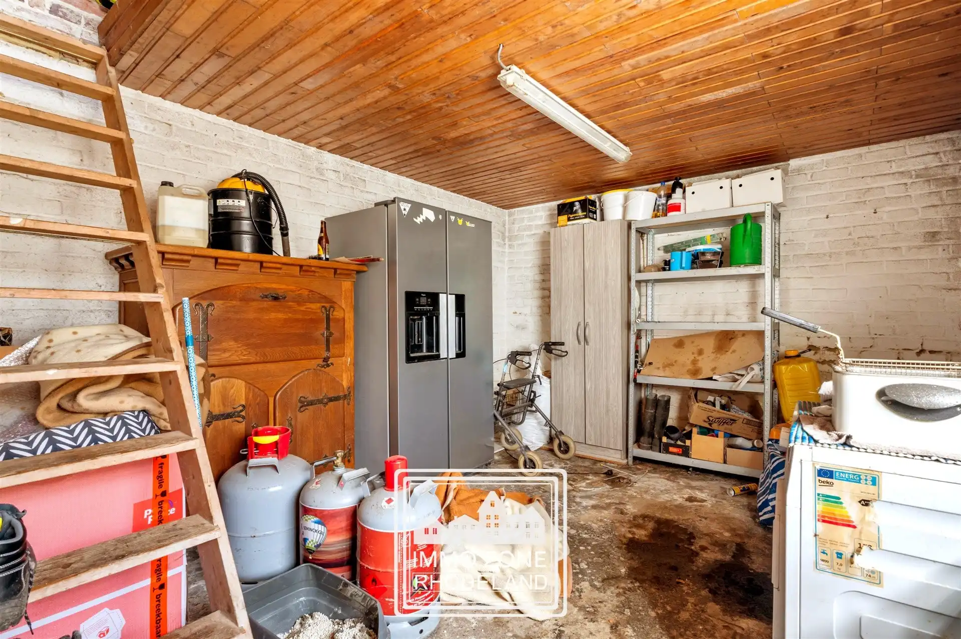 Gunstig gelegen te renoveren woning met veel potentieel foto 16