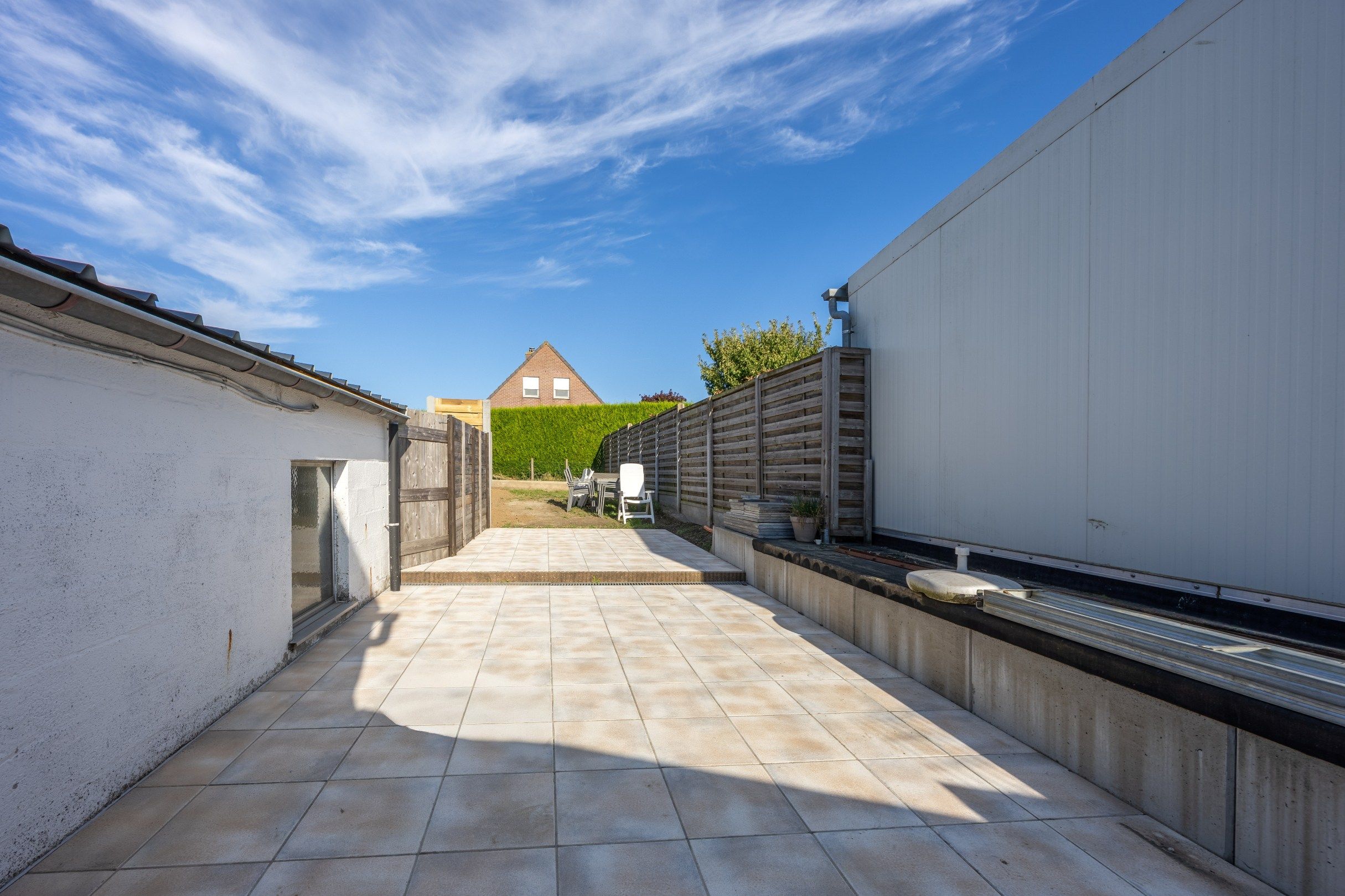 VERNIEUWDE WONING MET TUIN EN GARAGE foto 12