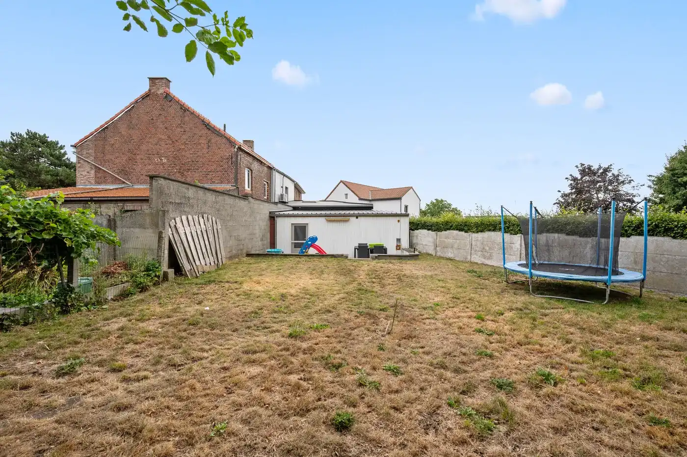 Half te renoveren rijwoning met 3 slpks met tuin, terras en 4 parkeerplaatsen. foto 26