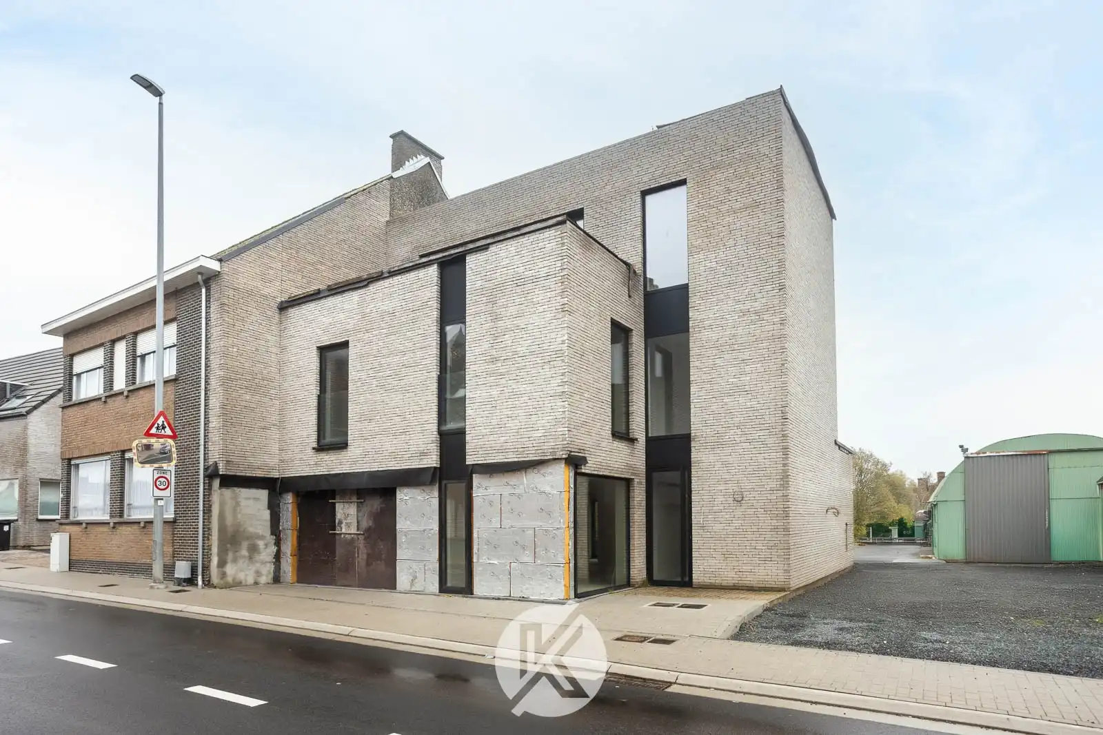 Verder af te werken nieuwbouwwoning met potentieel foto 3