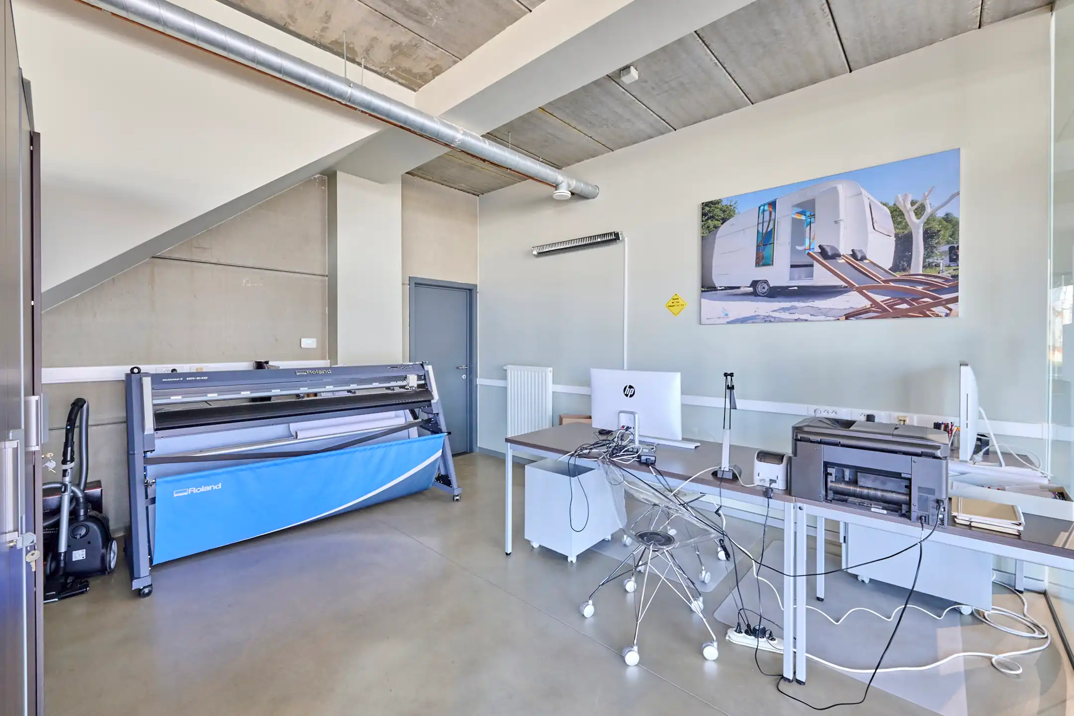 MULTIFUNCTIONEEL BEDRIJFSGEBOUW MET APPARTEMENT EN BUITENTERREIN foto 10