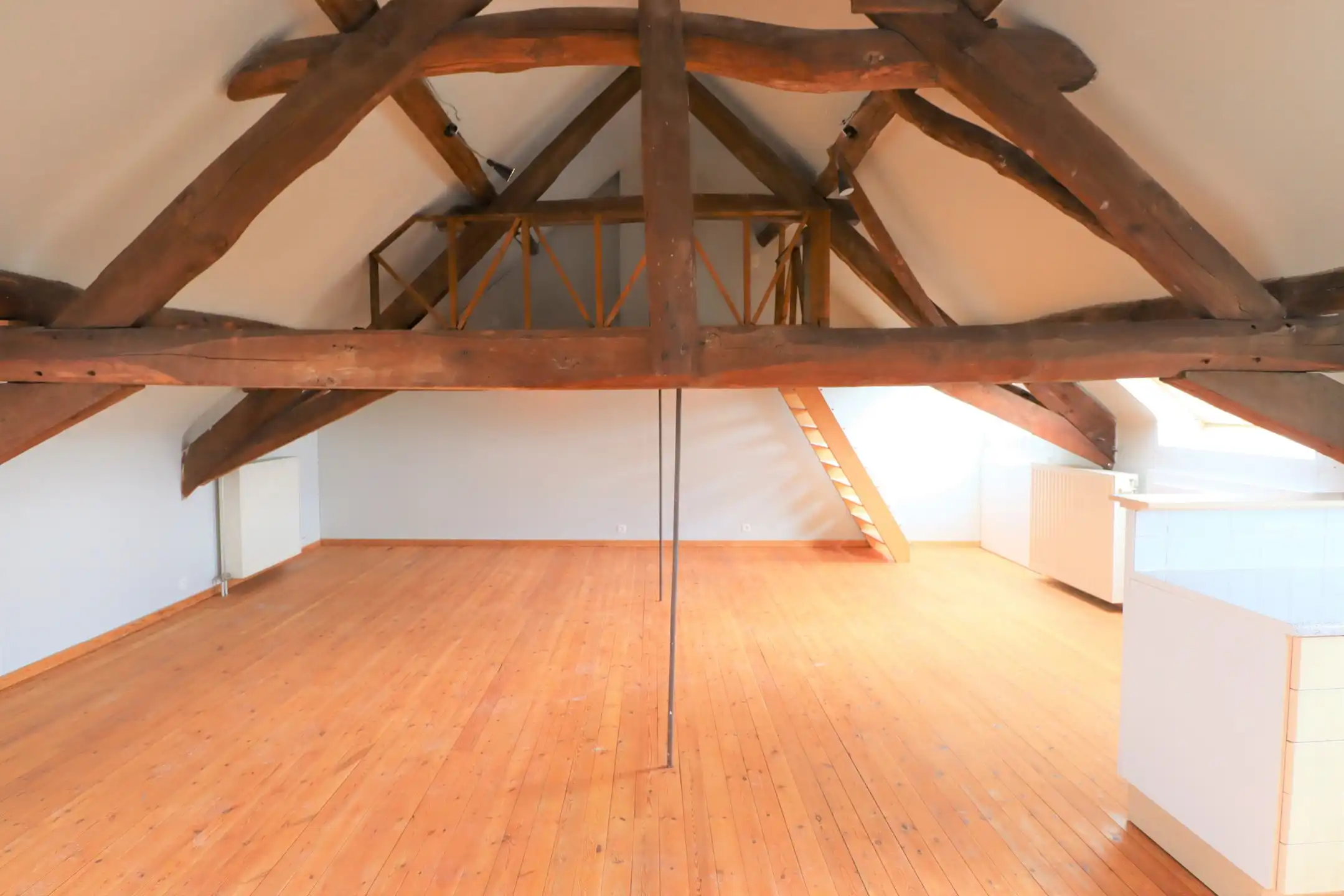 Charmant loft-appartement met mezzanine en terras foto 15