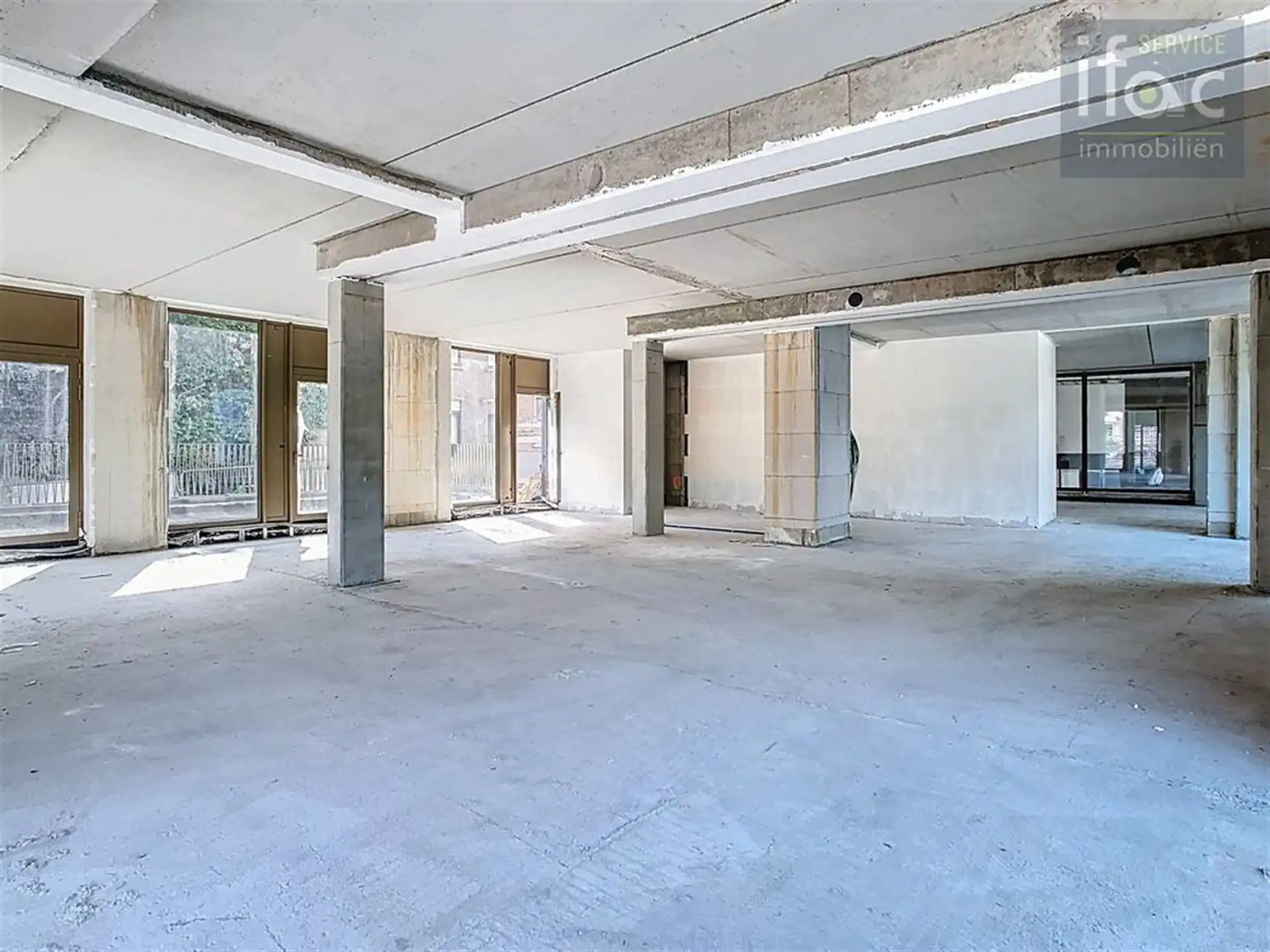 Exclusieve commerciële ruimte in het hart van Tervuren foto {{pictureIndex}}