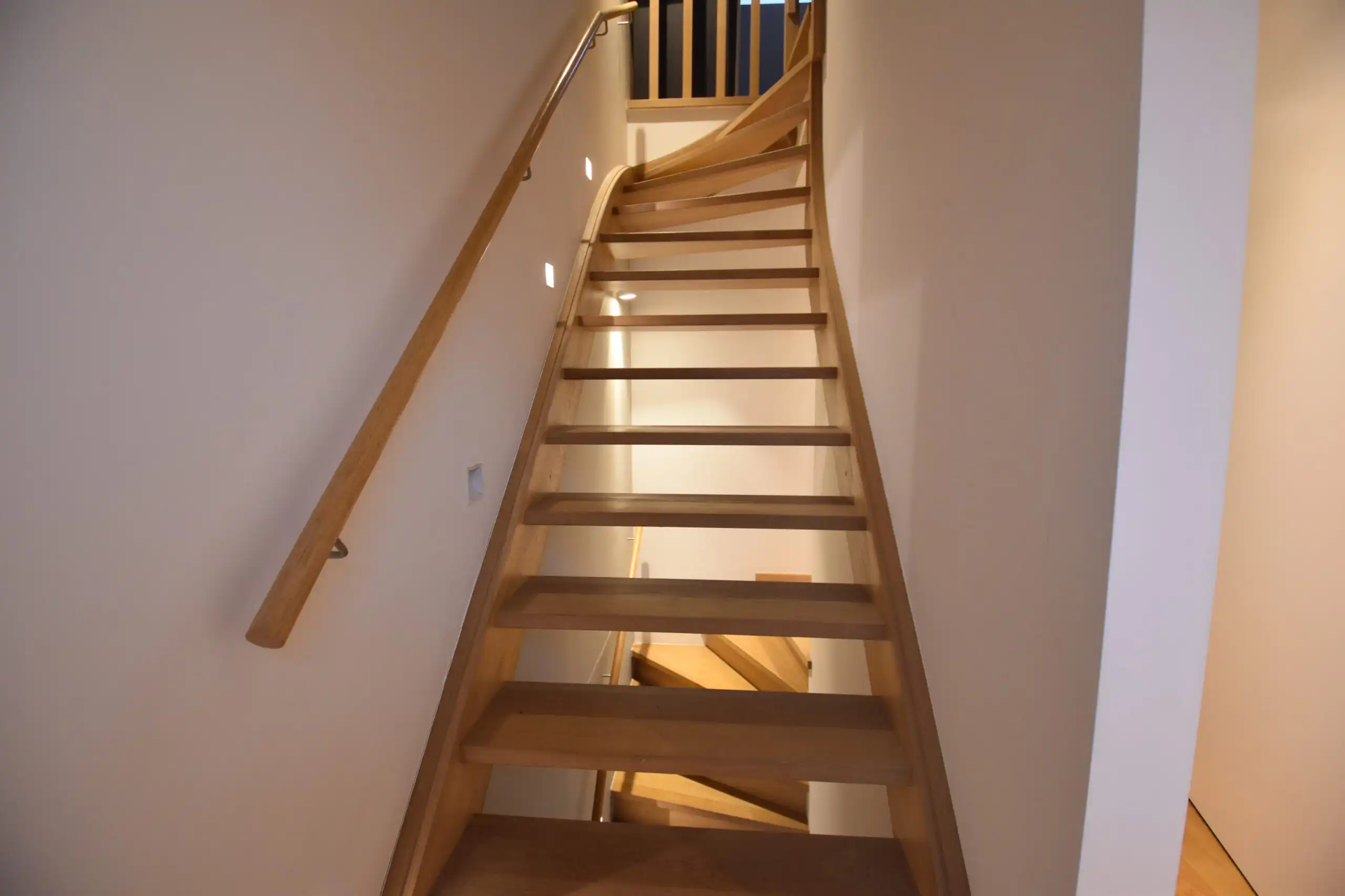 Volledig gerenoveerde woning met tuin en carport foto 7