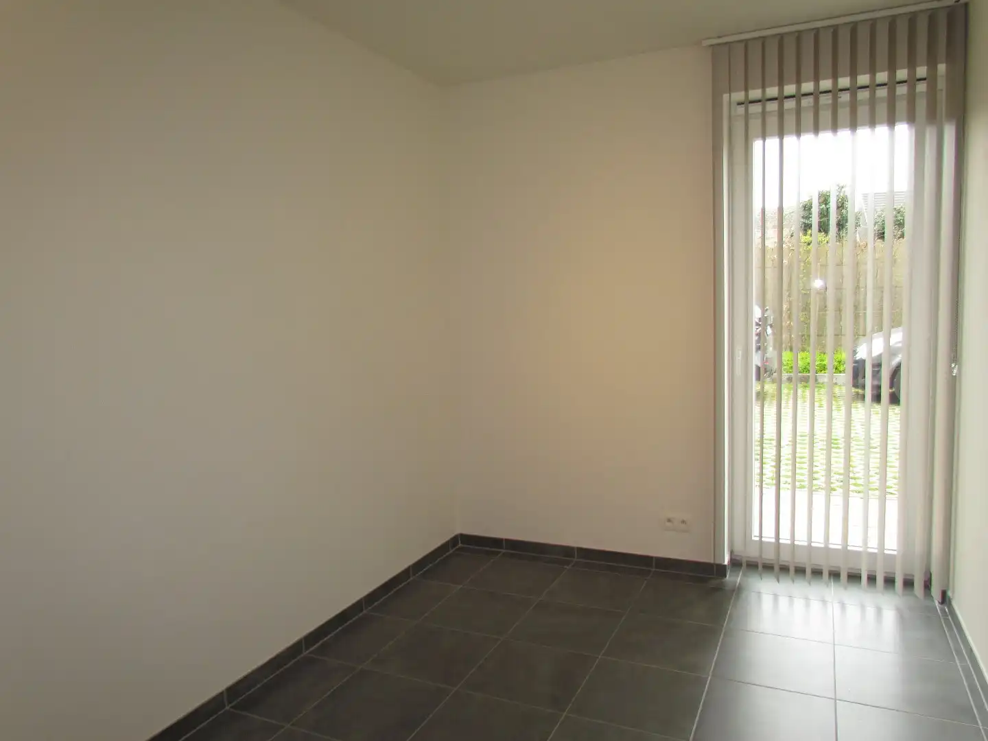 INSTAPKLAAR GELIJKVLOERSAPPARTEMENT MET 2 SLAAPKAMERS  foto 9