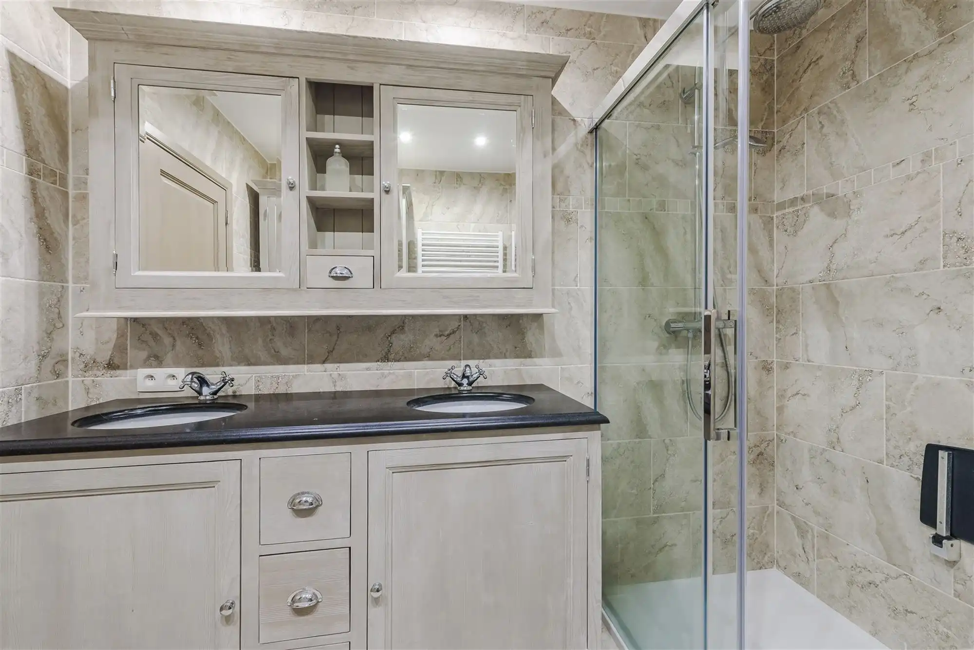 Kwaliteitsvol instapklaar huis met 3 slpks, 2 badks en tuin foto 22