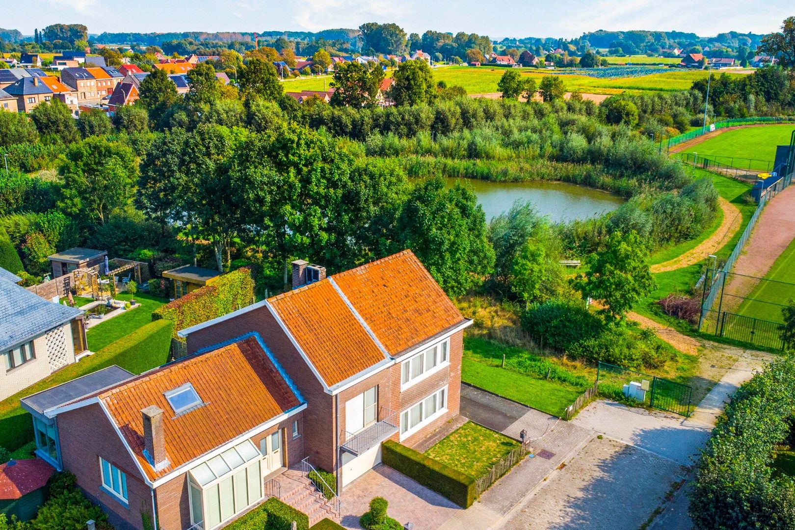 Halfopen bebouwing met 2 slaapkamers, tuin en garage - TOP-ligging en TOP-oriëntatie foto 28