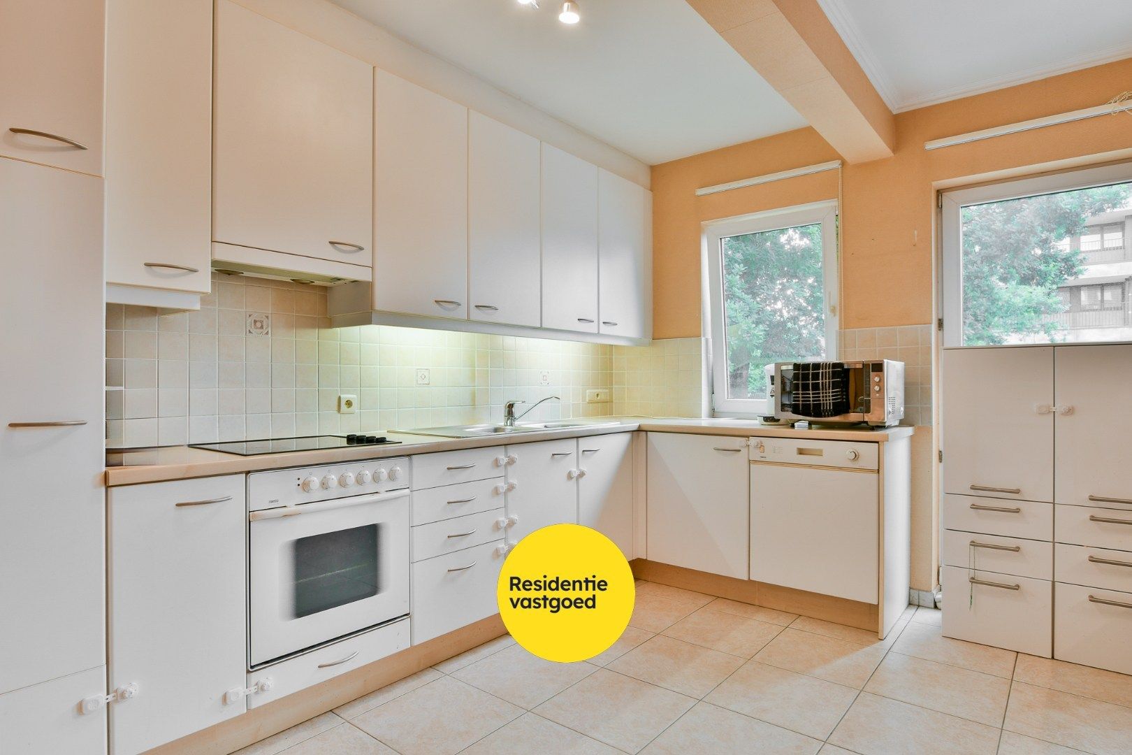 Verzorgd appartement met 2 slpks en zonnig terras te Sint-Kruis foto 3