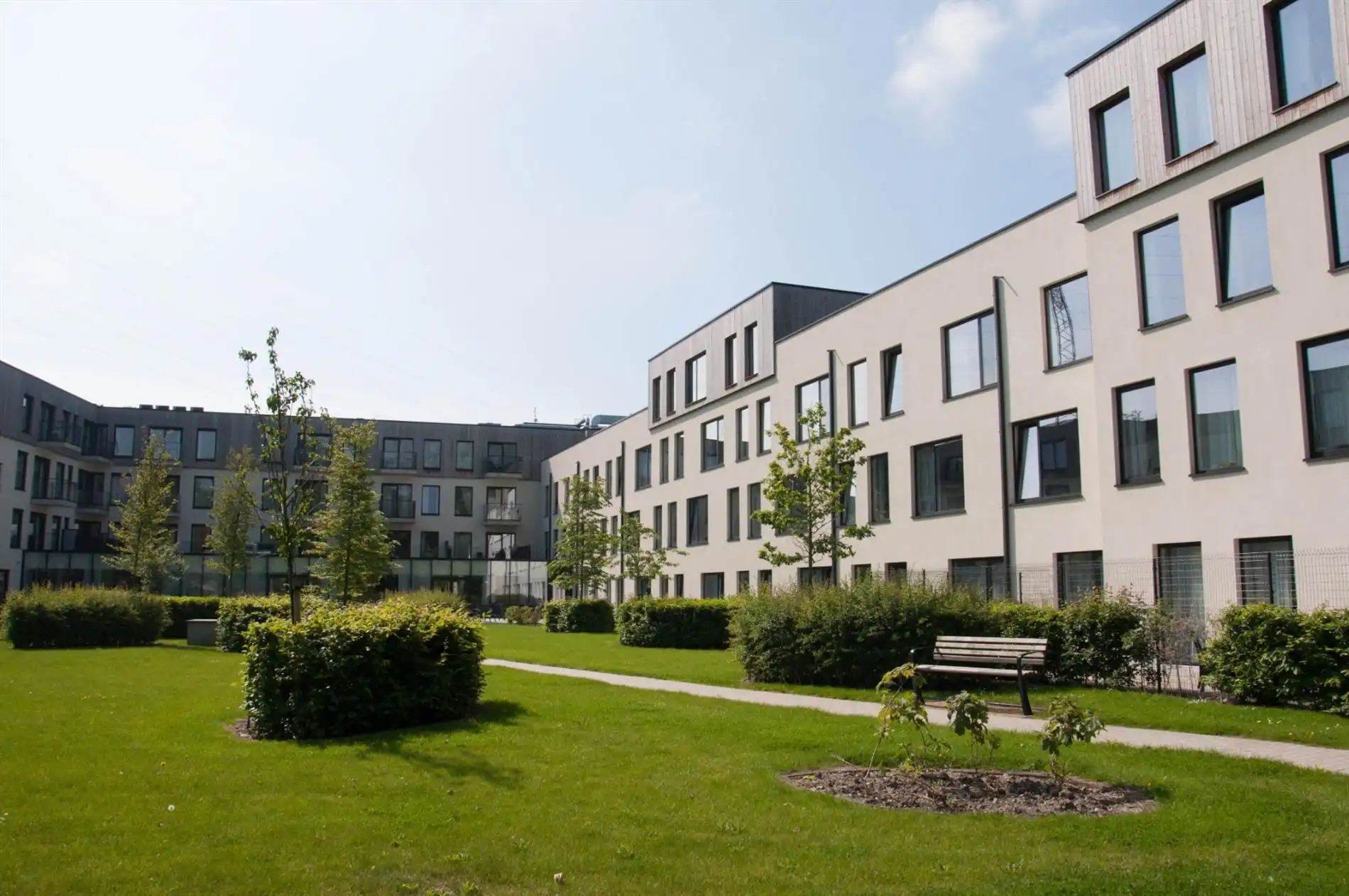 Pico bello service flat (nieuwbouw) in een prachtige groene omgeving. foto 9