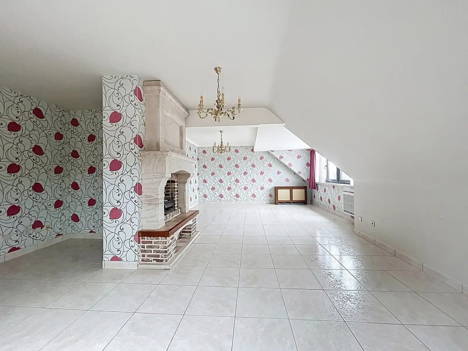 Centraal gelegen én Ruim dakappartement met 2 SLPK! foto 4