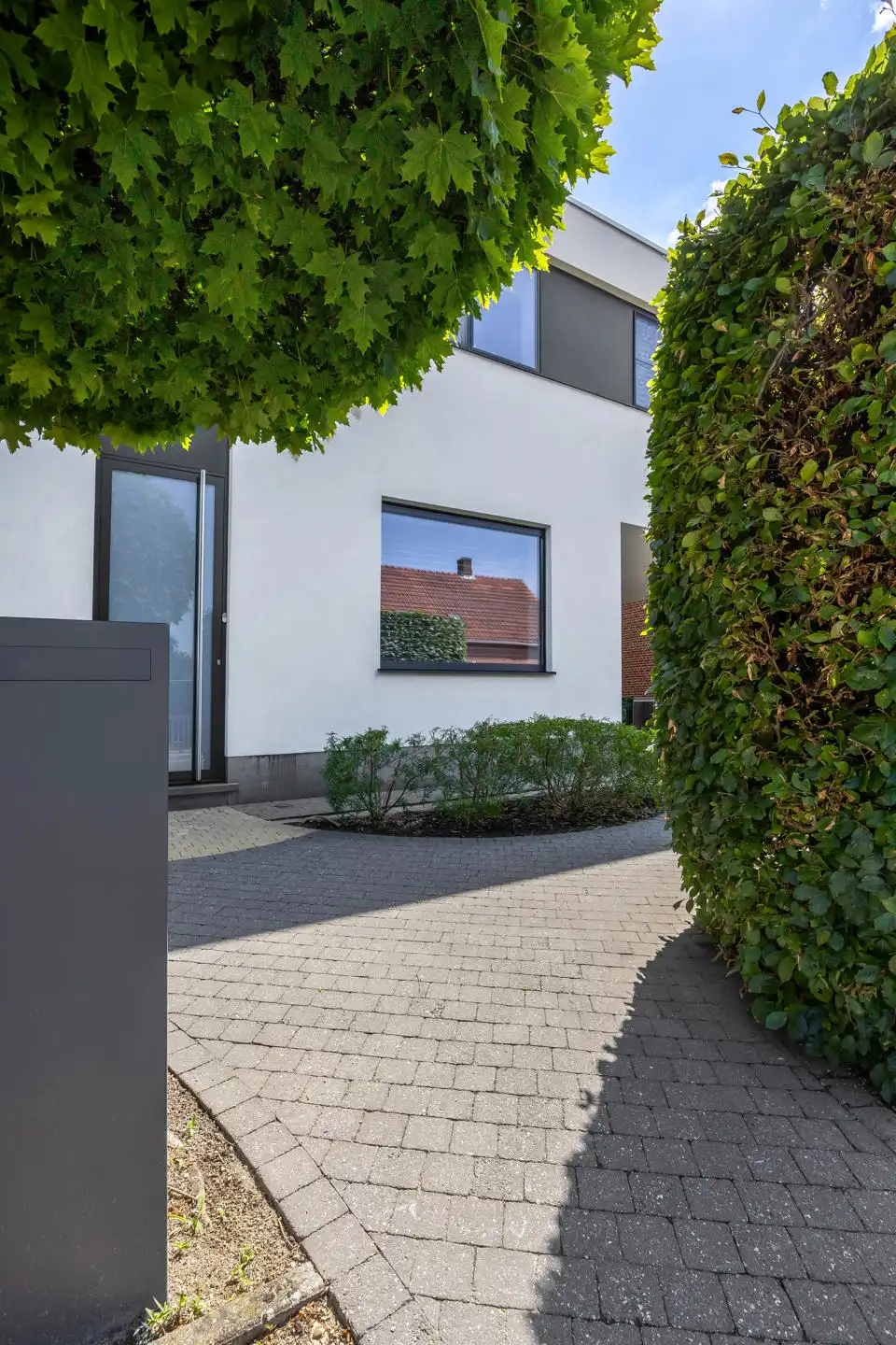 Moderne woning met tuin nabij het centrum van Westmalle foto 2