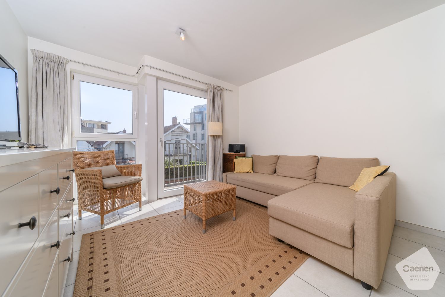 Instapklaar 1-slaapkamerappartement met terras nabij zee en centrum foto 5