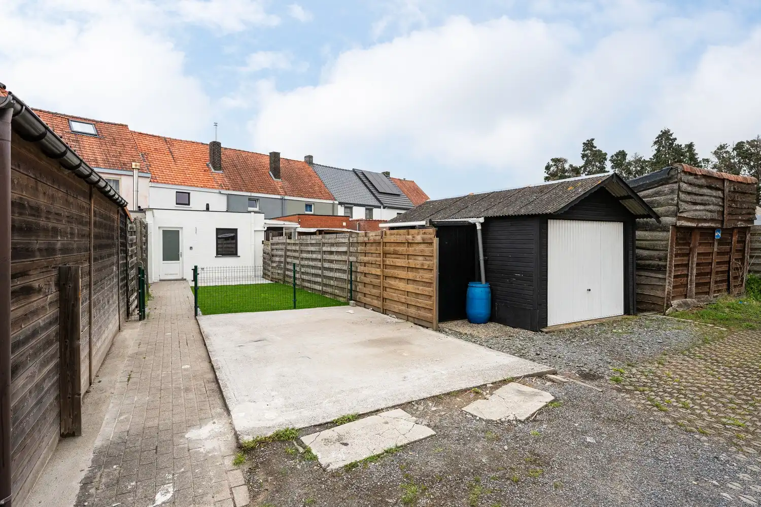 Stijlvol gerenoveerde woning met tuin en parkeerplaats foto 15
