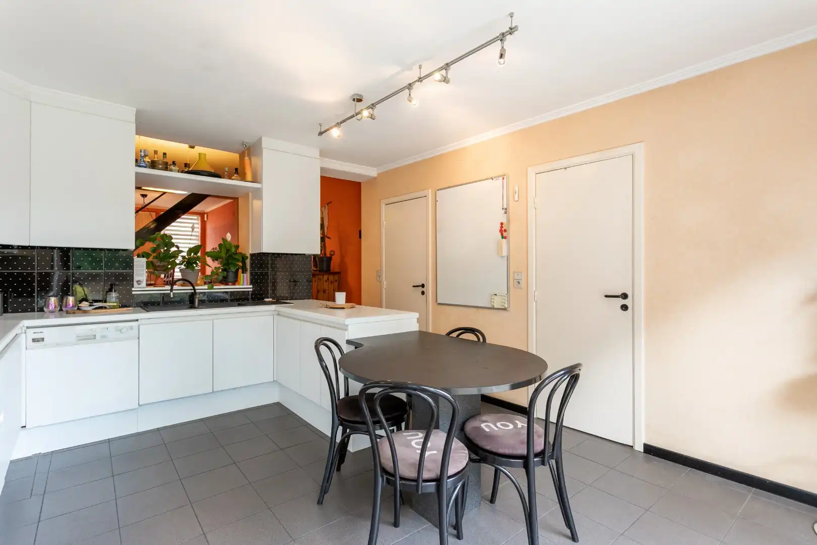 Instapklare woning met 4 slpk te Halle foto 9