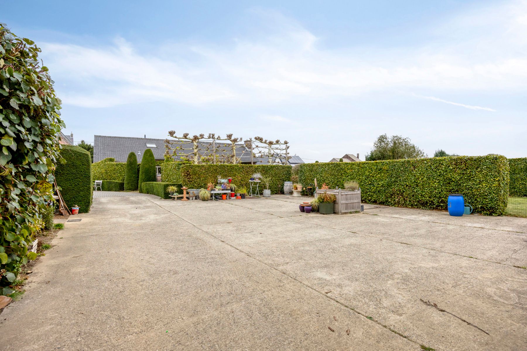 Exclusieve villa met grote loodsen combineer werken en wonen foto 33