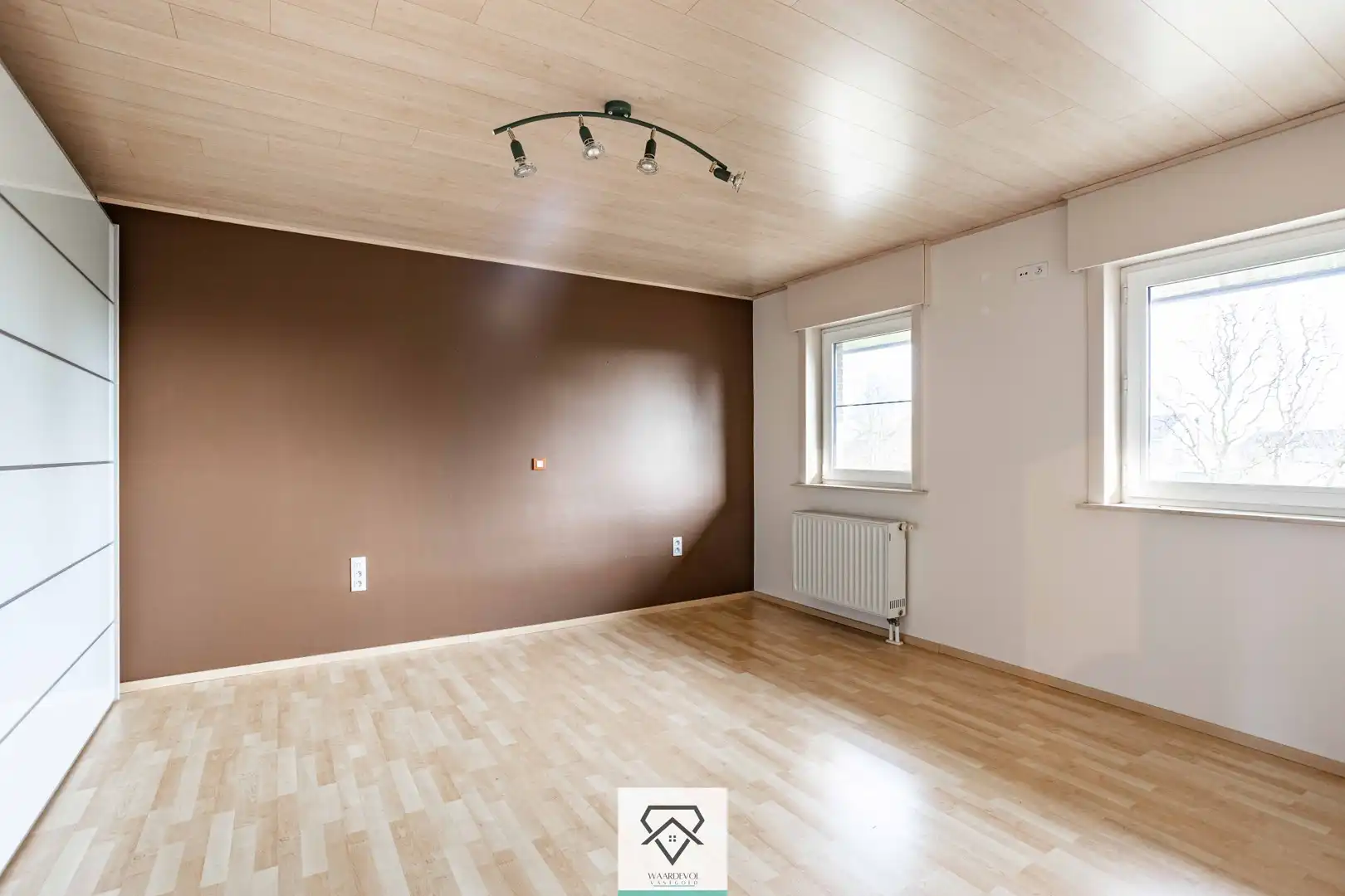 Moderne instapklare villa te koop met zonnige tuin foto 15