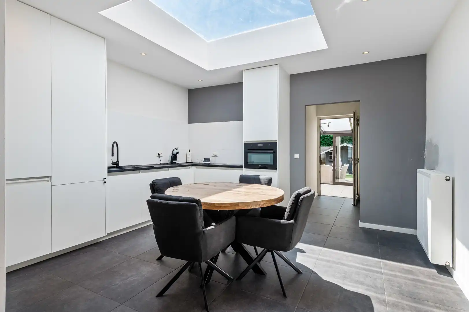 Instapklare woning met veranda en tuin foto 5