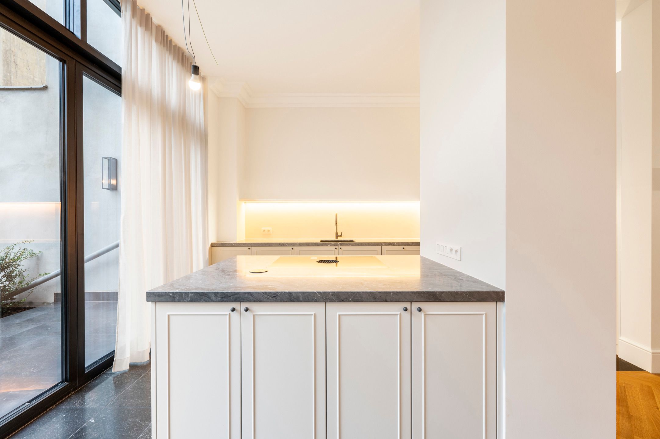 ANTWERPEN-MARKGRAVE - Prachtig gerenoveerde herenwoning foto 4