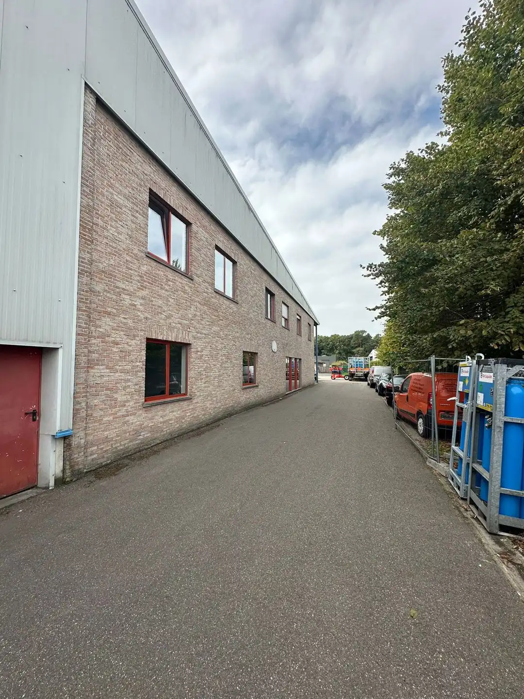 IN OPTIE ❗️ Uitstekend gelegen Bedrijfspand in industriezone Malle foto 4