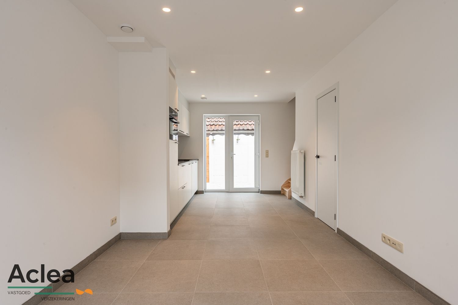 Volledig gerenoveerde woning met 2 slpks foto 6
