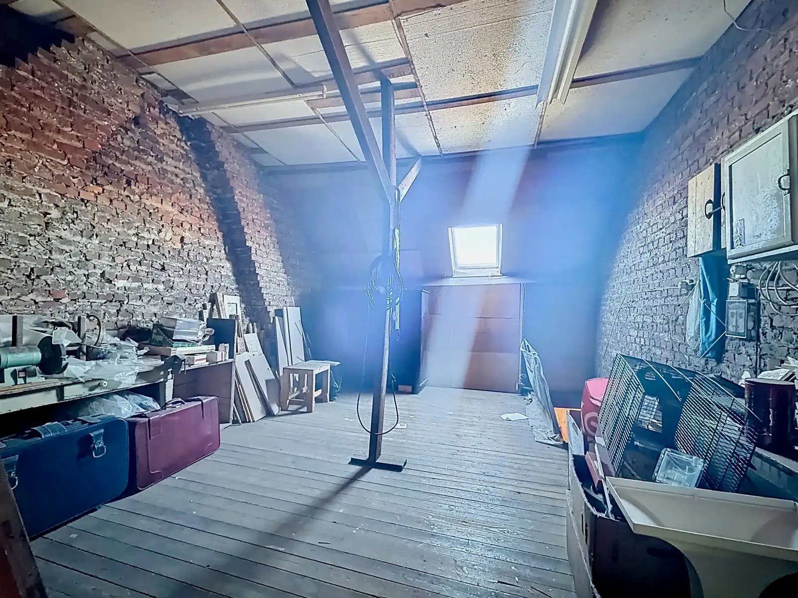 Gezellige stadswoning met 2 SLPK én zonnige tuin! foto 14