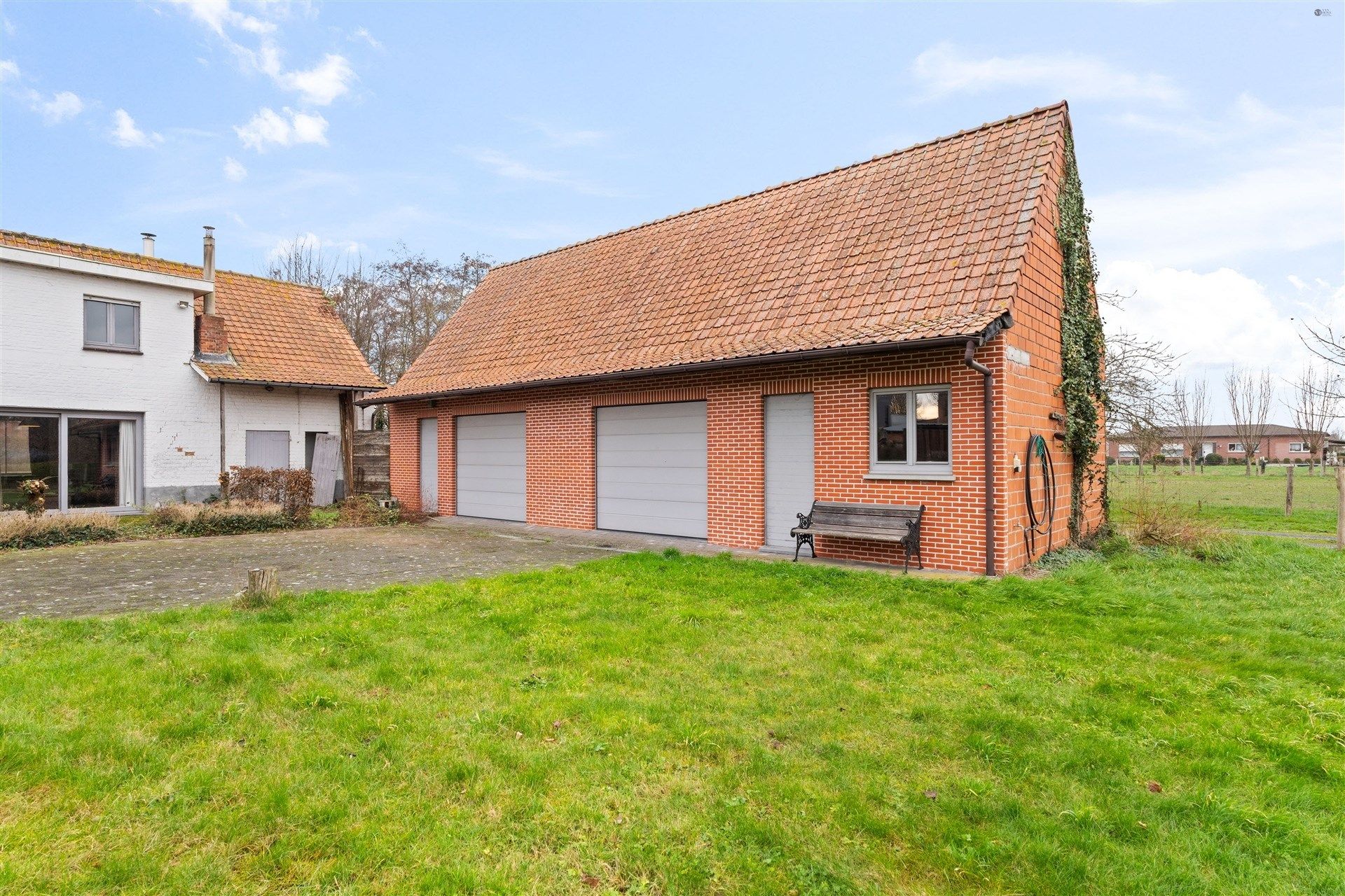 Open bebouwing met vrijstaande schuur  foto 20