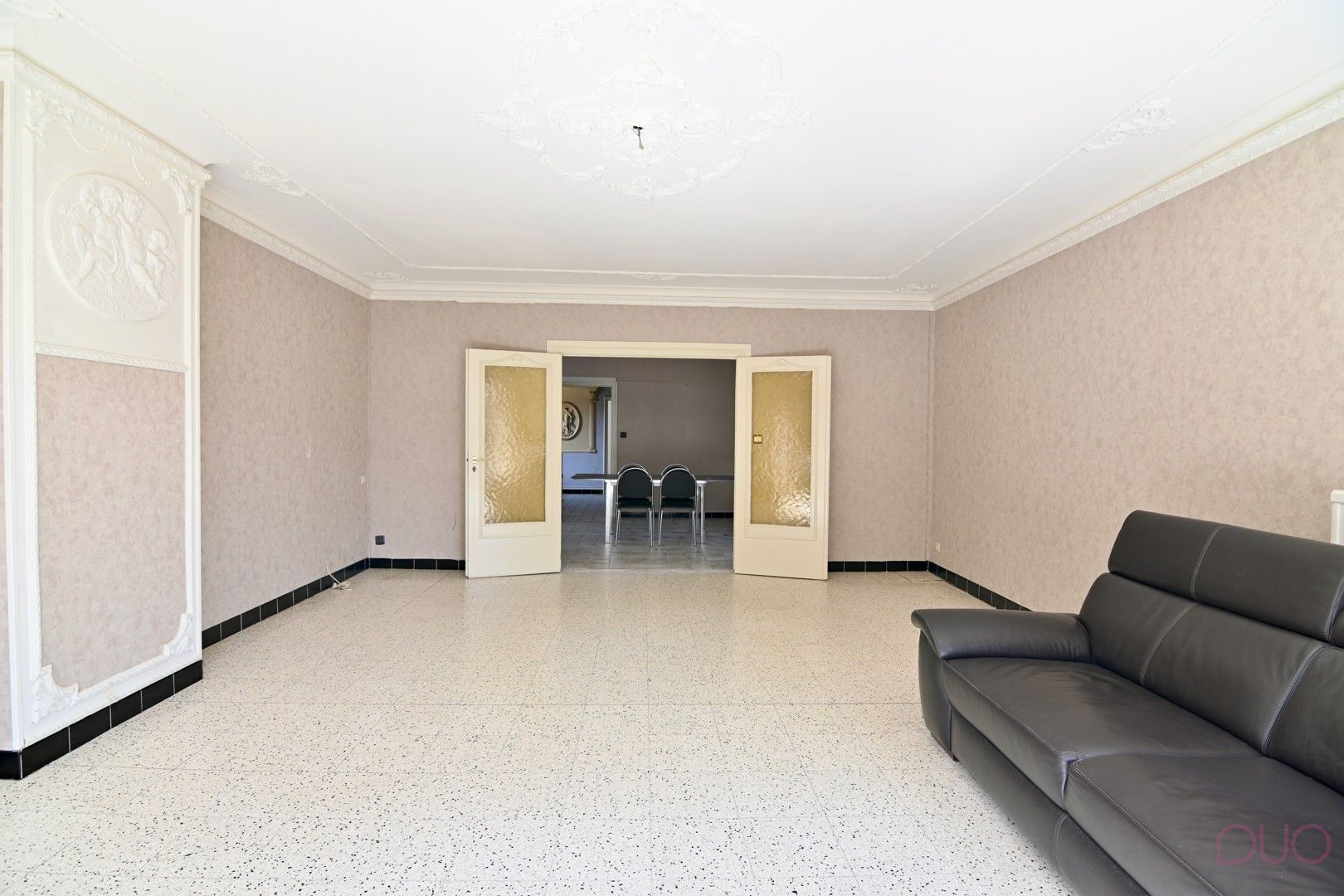 Bel-etage woning met twee slaapkamers en onderliggende garage van ca. 100m2 foto 3