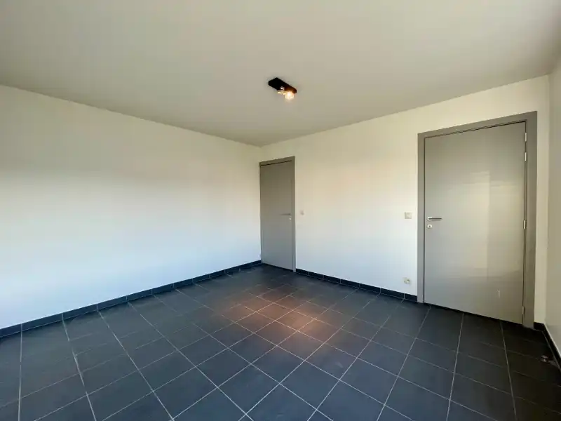 Instapklaar 1-slaapkamerappartement met zicht op het Groenplein – Zelzate foto 9