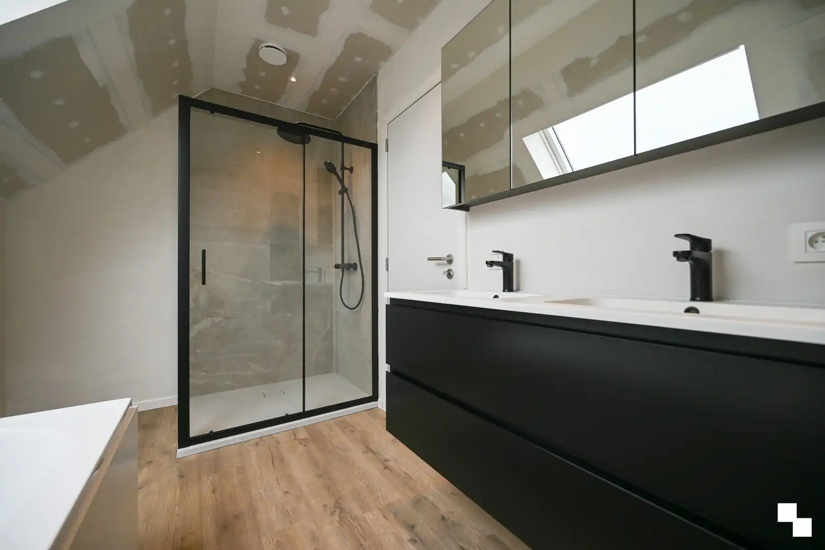Uitzonderlijk ruime nieuwbouwwoning te Izegem foto 16
