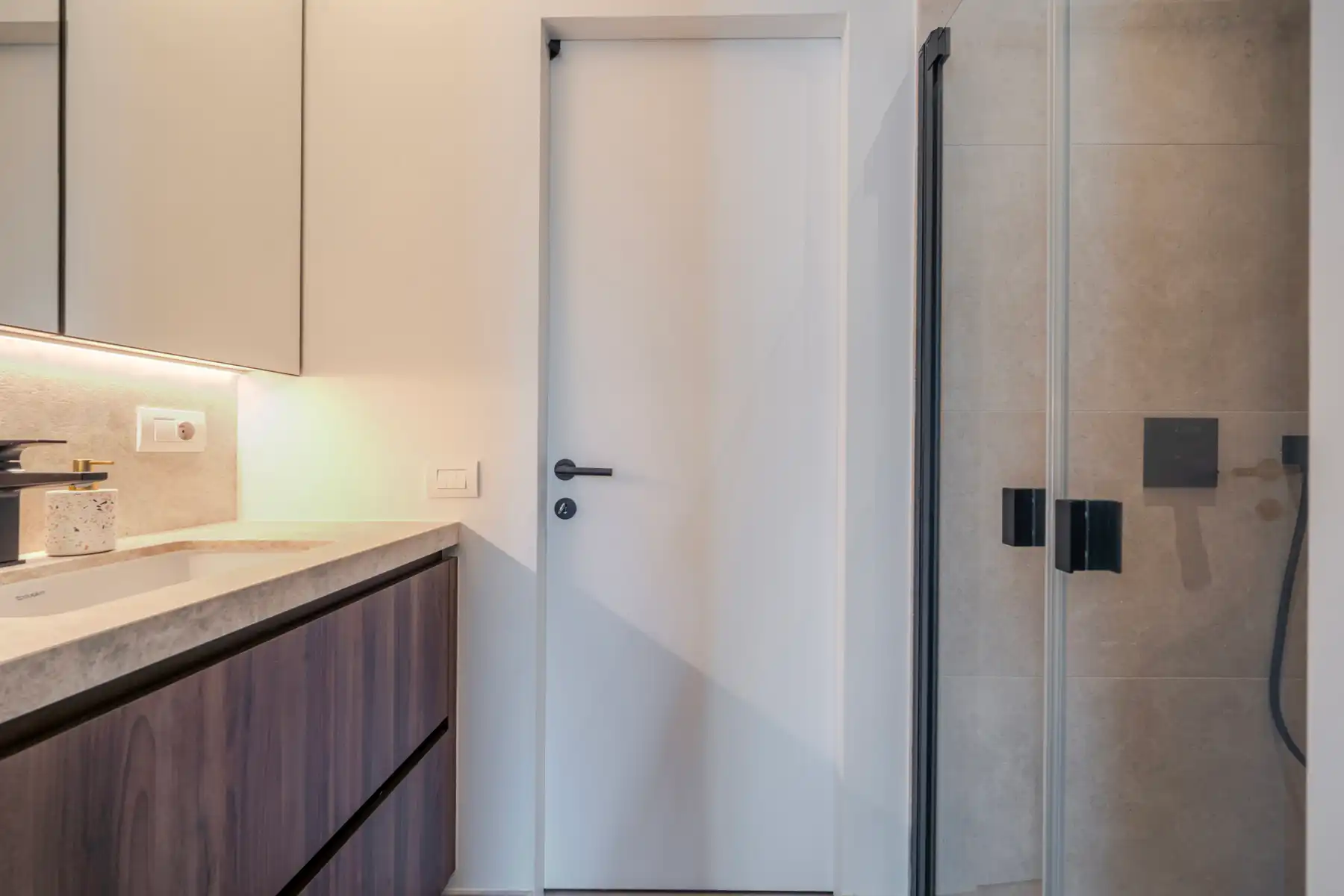 Zeer ruime woning met hoogwaardige afwerking foto 15