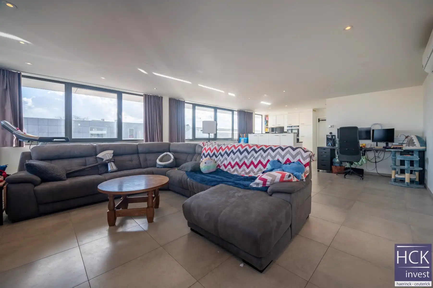 ZULTE - Zéér ruim appartement met 3 slaapkamers, terras en parkeermogelijkheid foto 2