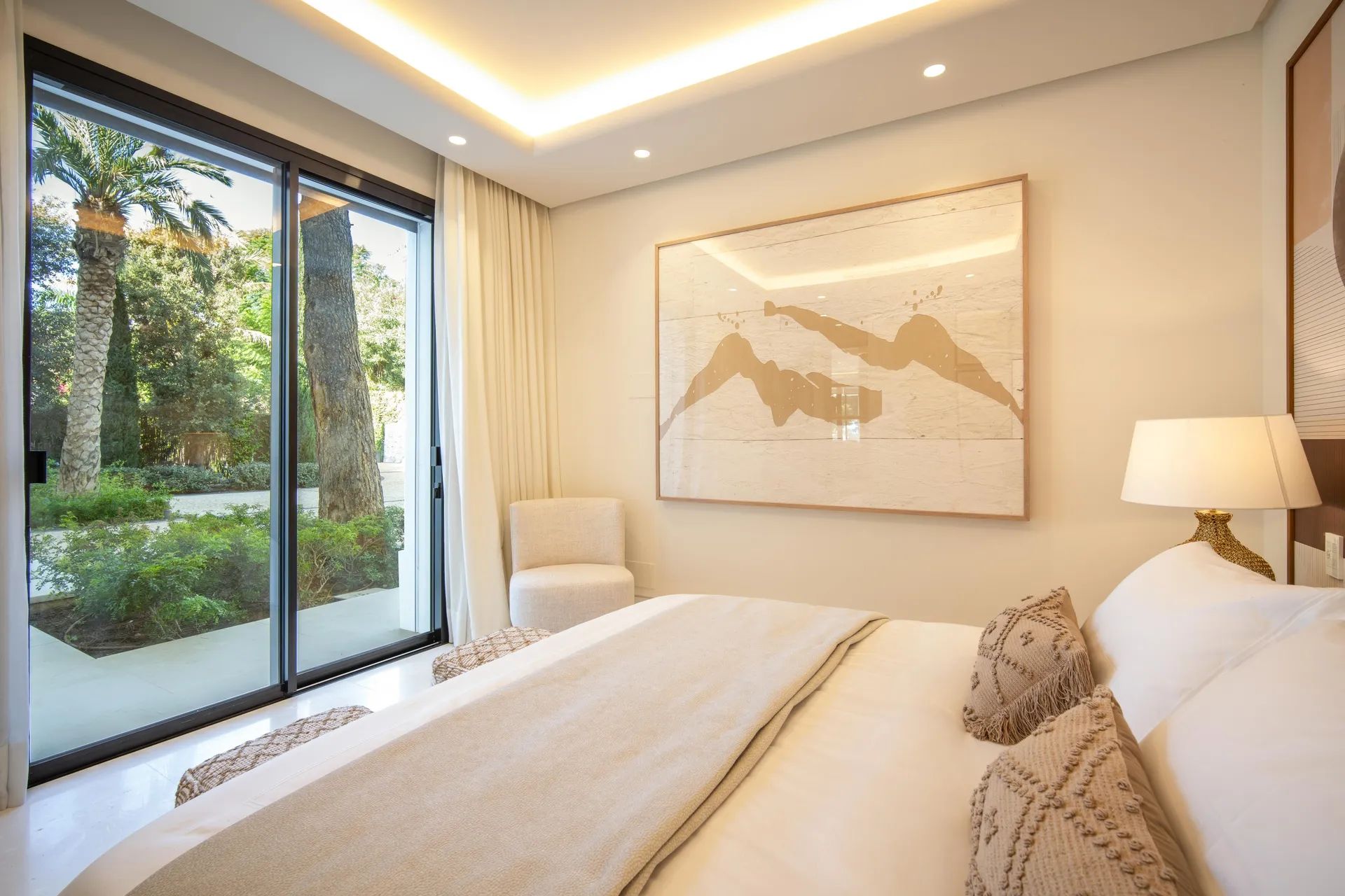 Ultieme luxe in Marbella: exclusieve villa met prachtige tuinen en privézwembad aan de Golden Mile foto 16
