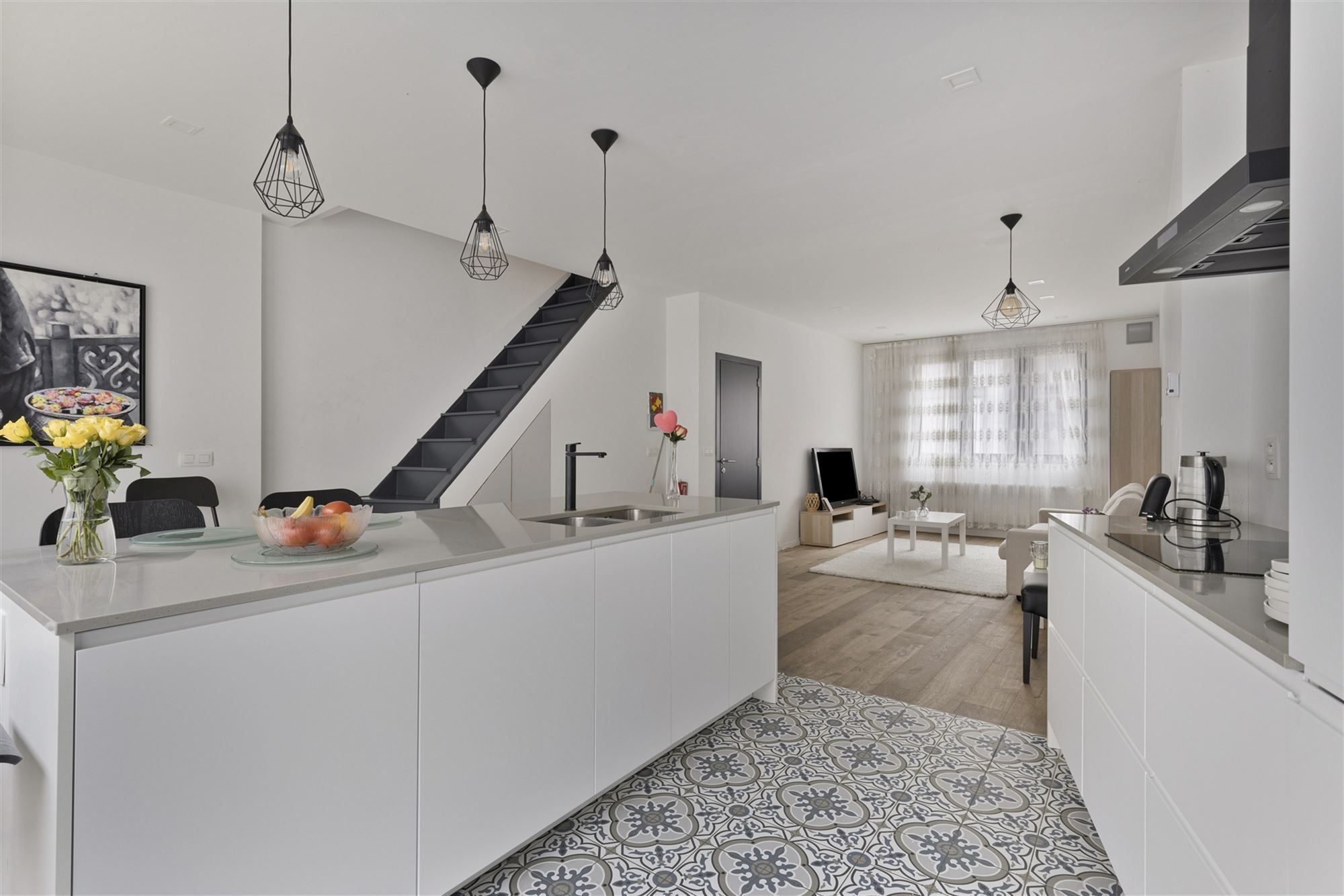 Gerenoveerd en leuk huis met 3 slaapkamers foto 2