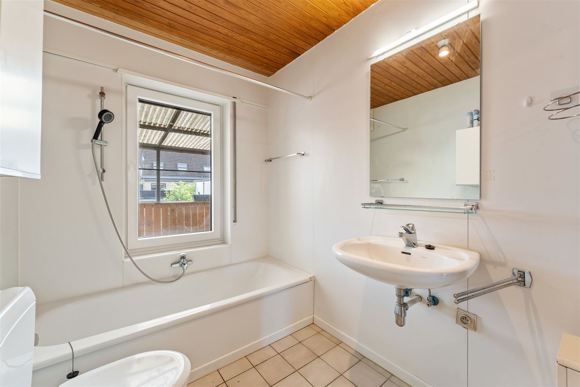 GOED GELEGEN OPBRENGSTEIGENDOM MET 2 APPARTEMENTEN foto 33