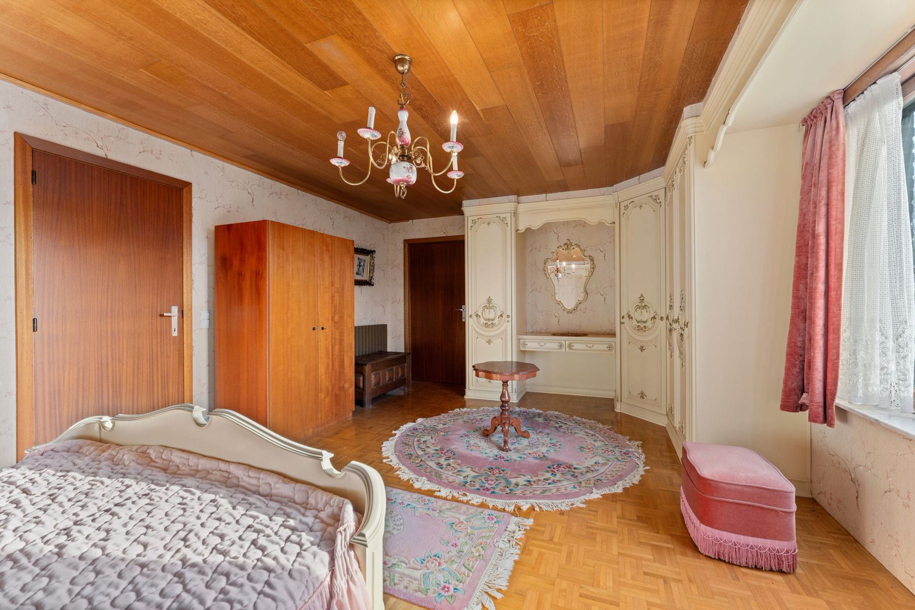 Idyllisch gelegen villa op 3598 m² met garage voor 6 wagens foto 15