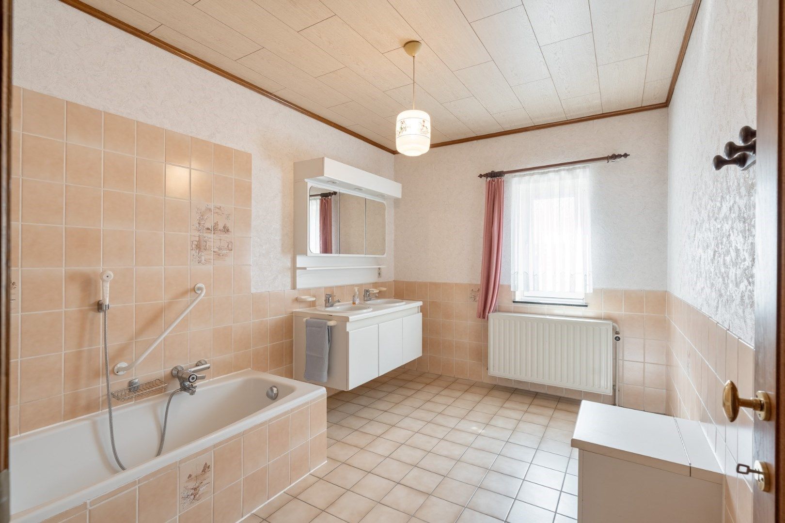 Degelijke te renoveren woning met stalling op 6a70ca in het landelijke Sluizen foto 18