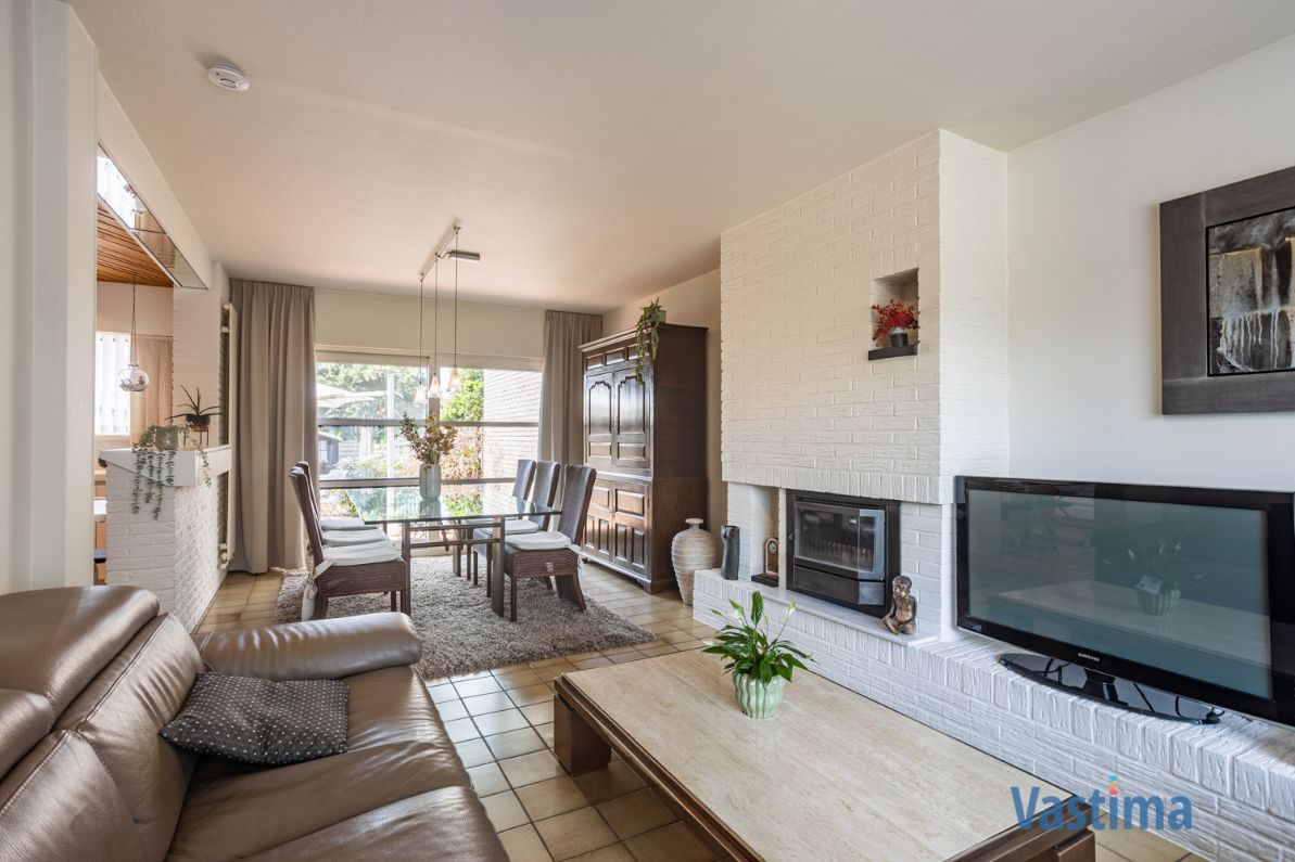 Halfopen gezinswoning met 3-4 slaapkamers en extra garage foto 8