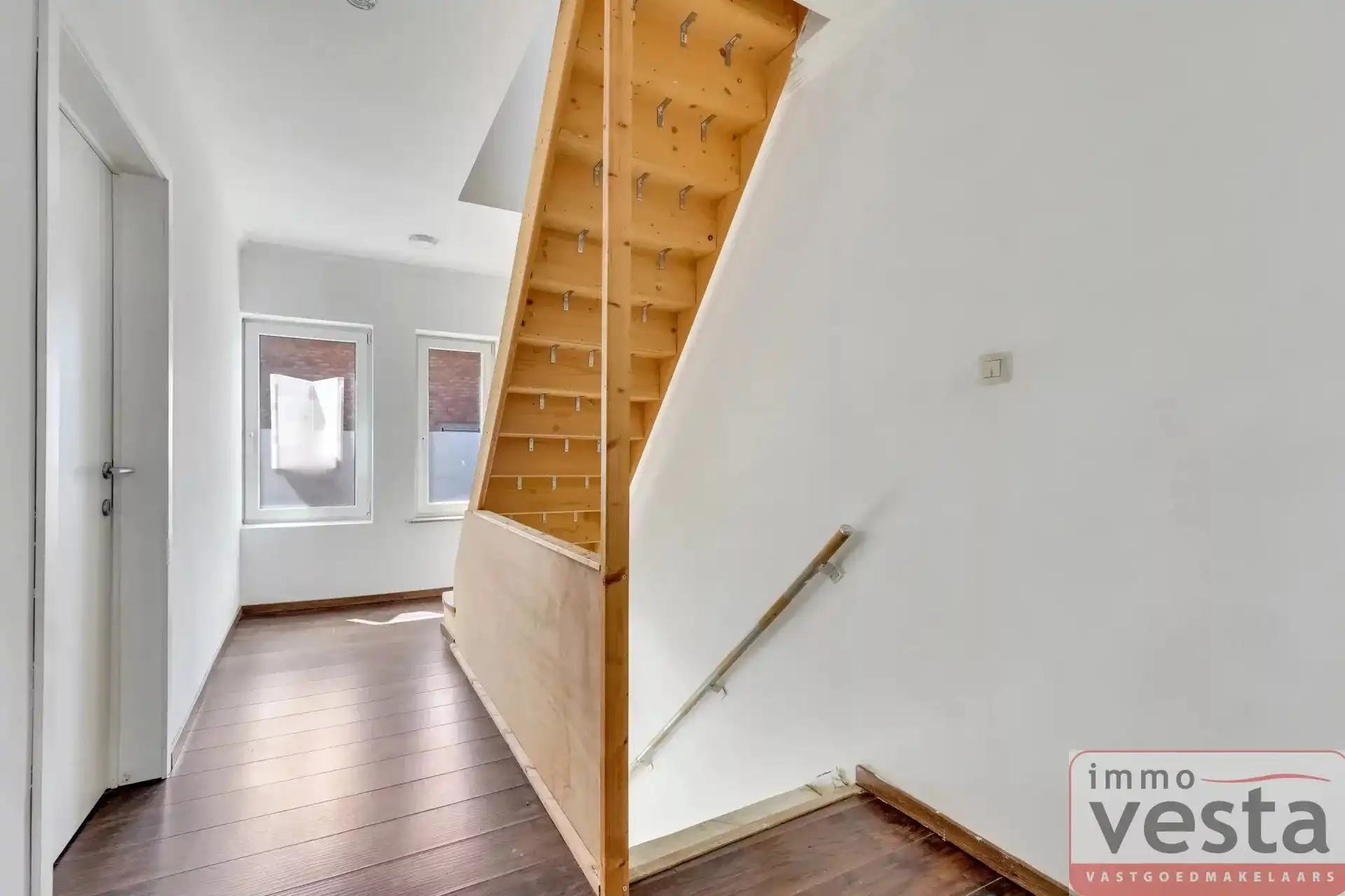 Ruime rijwoning op wandelafstand van centrum foto 11